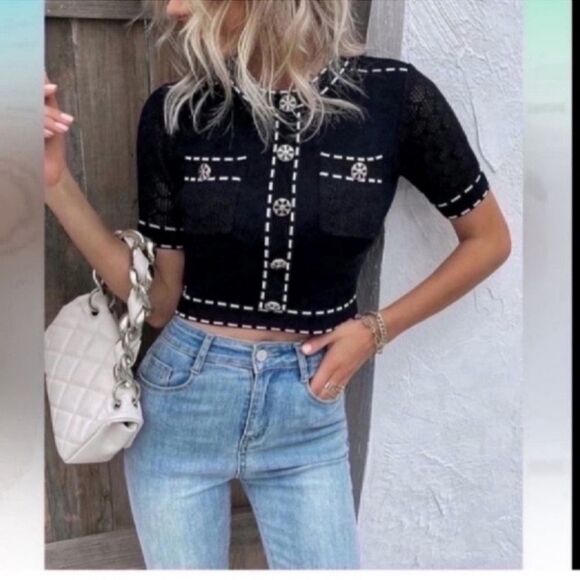 NWT Women Contrast Trim Button Detail Knit Top
Size S - Picture 2 of 9